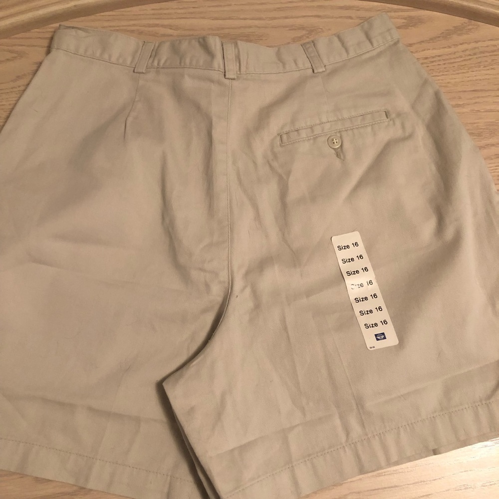 Dockers Women Khaki Pleaded Front Short